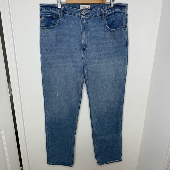 ABERCROMBIE NWT The 90’s Straight Ultra High Rise Jeans - Picture 2 of 7